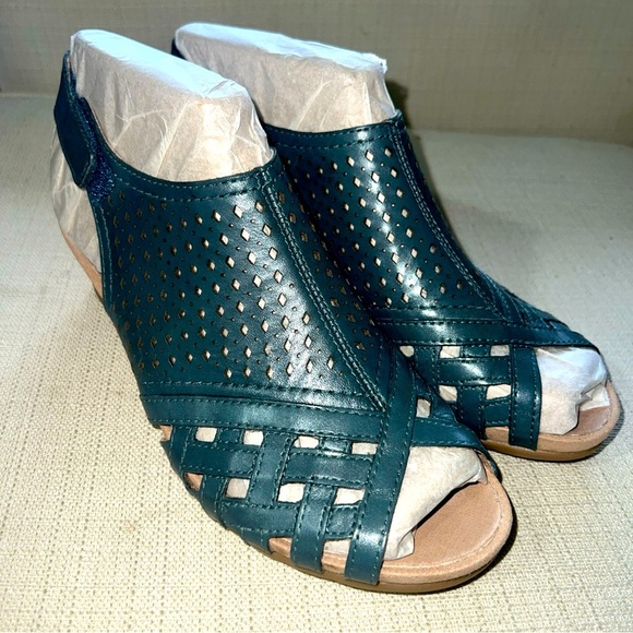 Earth Shoe Womens Size 8M Lake Blue Leather Pisa Galli Sandal Wedge Perforated - Picture 1 of 11